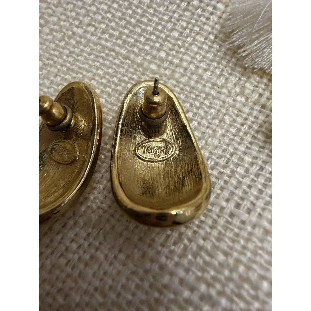 Vintage Trifari Gold Tone Cream Enamel‎ Oval Stud Earrings Signed MCM Geometric